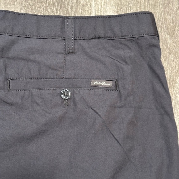 Men's Eddie Bauer 42 XL Camano Chino Khakis Shorts Gray Durable Twill Cotton New - Picture 6 of 10